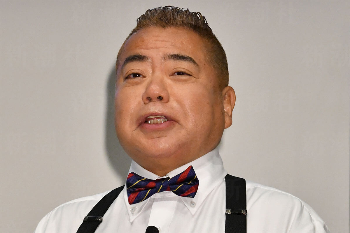 61歳の出川哲朗が直面する「愛されキャラ」の曲がり角　「充電旅」はマンネリと違和感で視聴率ダウン | デイリー新潮