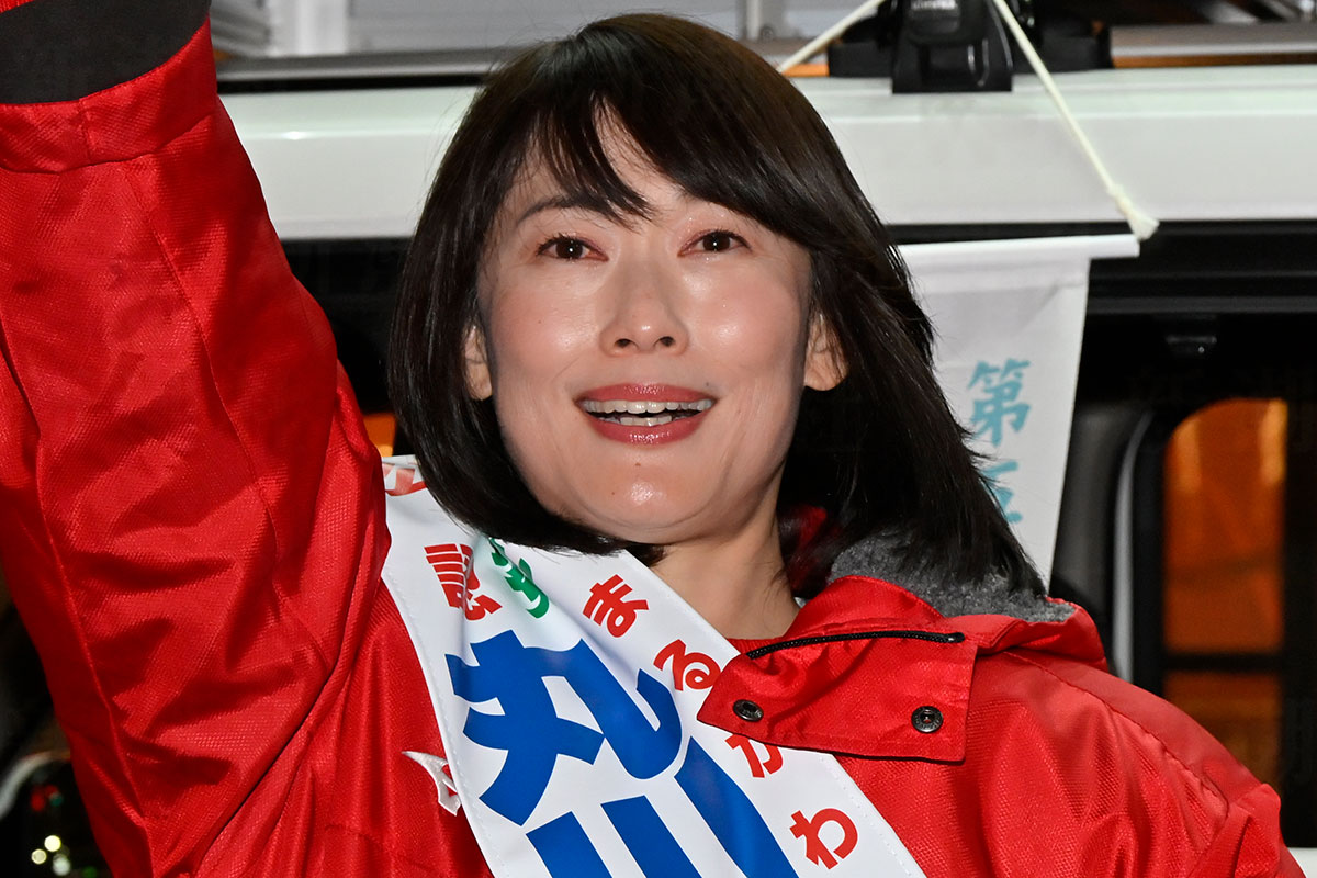 丸川珠代の夫・大塚拓が「40代美熟女にキス」事件が 「飲み会で腕を組んだり、肩を寄せ合ったりしていた」証言も(写真5) | デイリー新潮