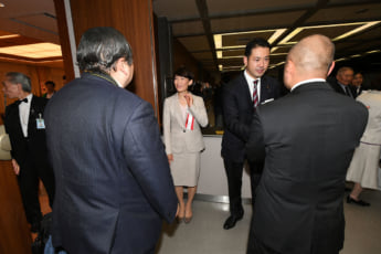 丸川珠代、大塚拓