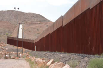 トランプの壁イメージ