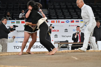 26年7号グラビア 白鵬_3