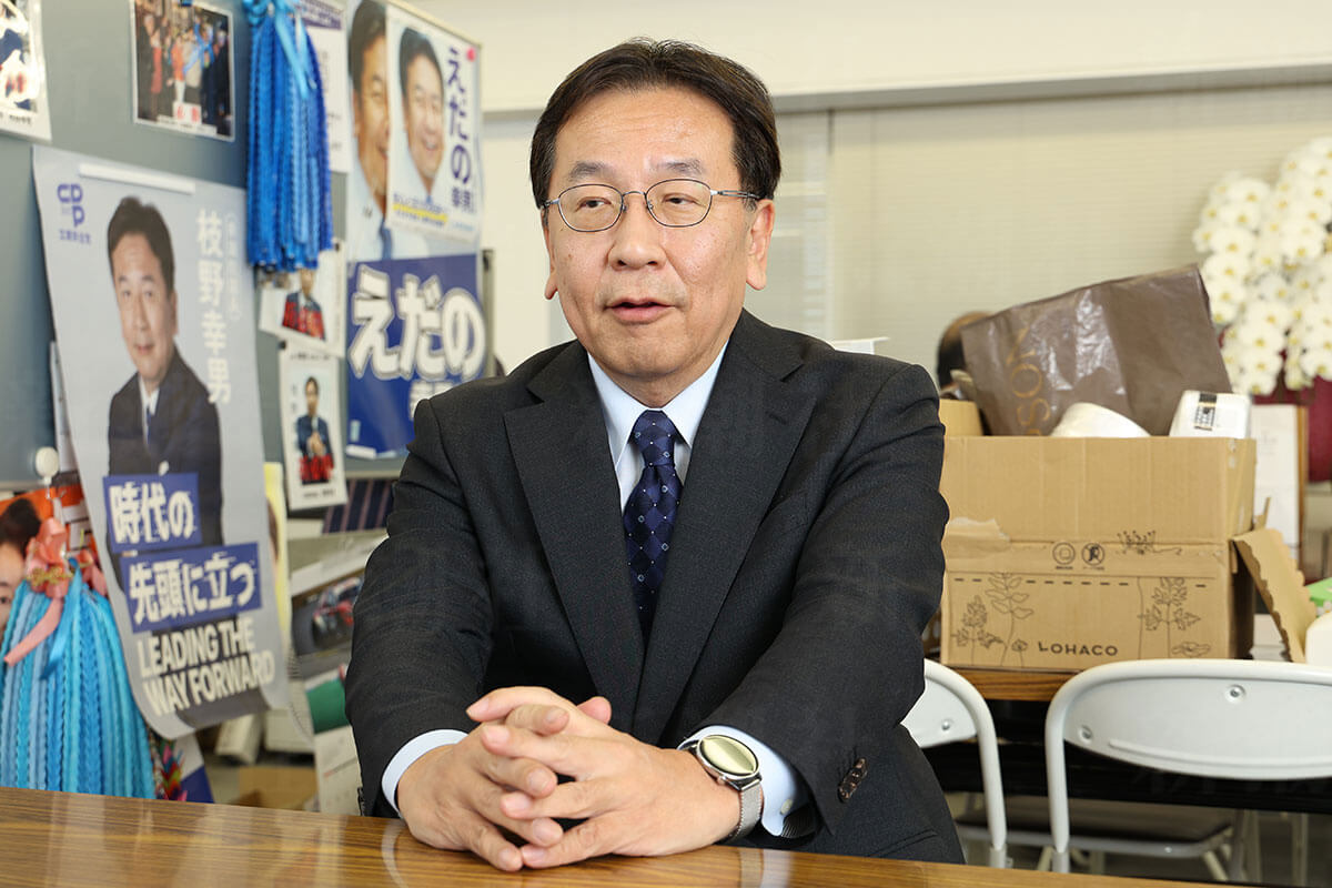 「妻からはもう政治家はやめてと言われている」枝野幸男氏が落選後の胸中を独占告白 政治家人生に「悔いはない」（写真10） | デイリー新潮