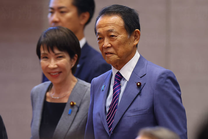 高市早苗、麻生太郎