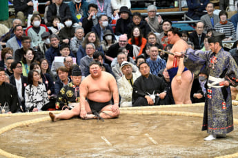 26年10号グラビア 照ノ富士_6