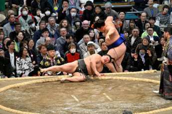 26年10号グラビア 照ノ富士_8