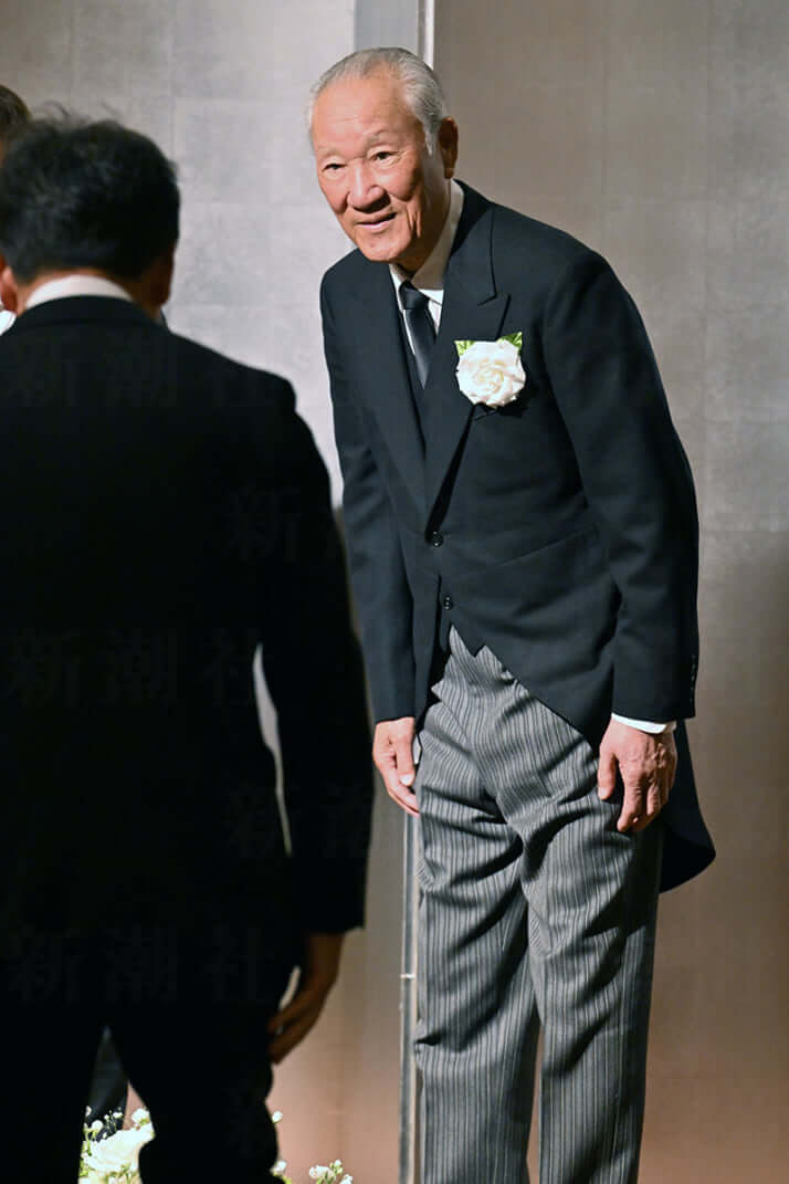 26年11号グラビア ジャンボ尾崎_3