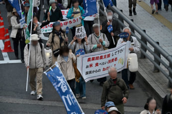 26年13号グラビア 百姓一揆_9