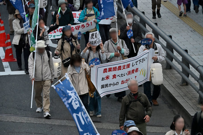 26年13号グラビア 百姓一揆_9