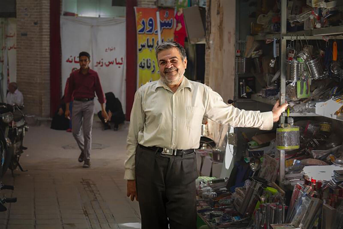 日本の芸能人の死を偲んで「お葬式」 “親日イラン人”の心をつかんだ