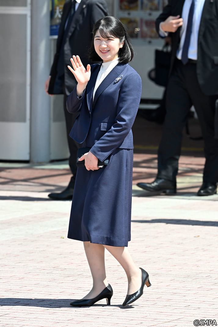 26年14号グラビア 愛子さま_1