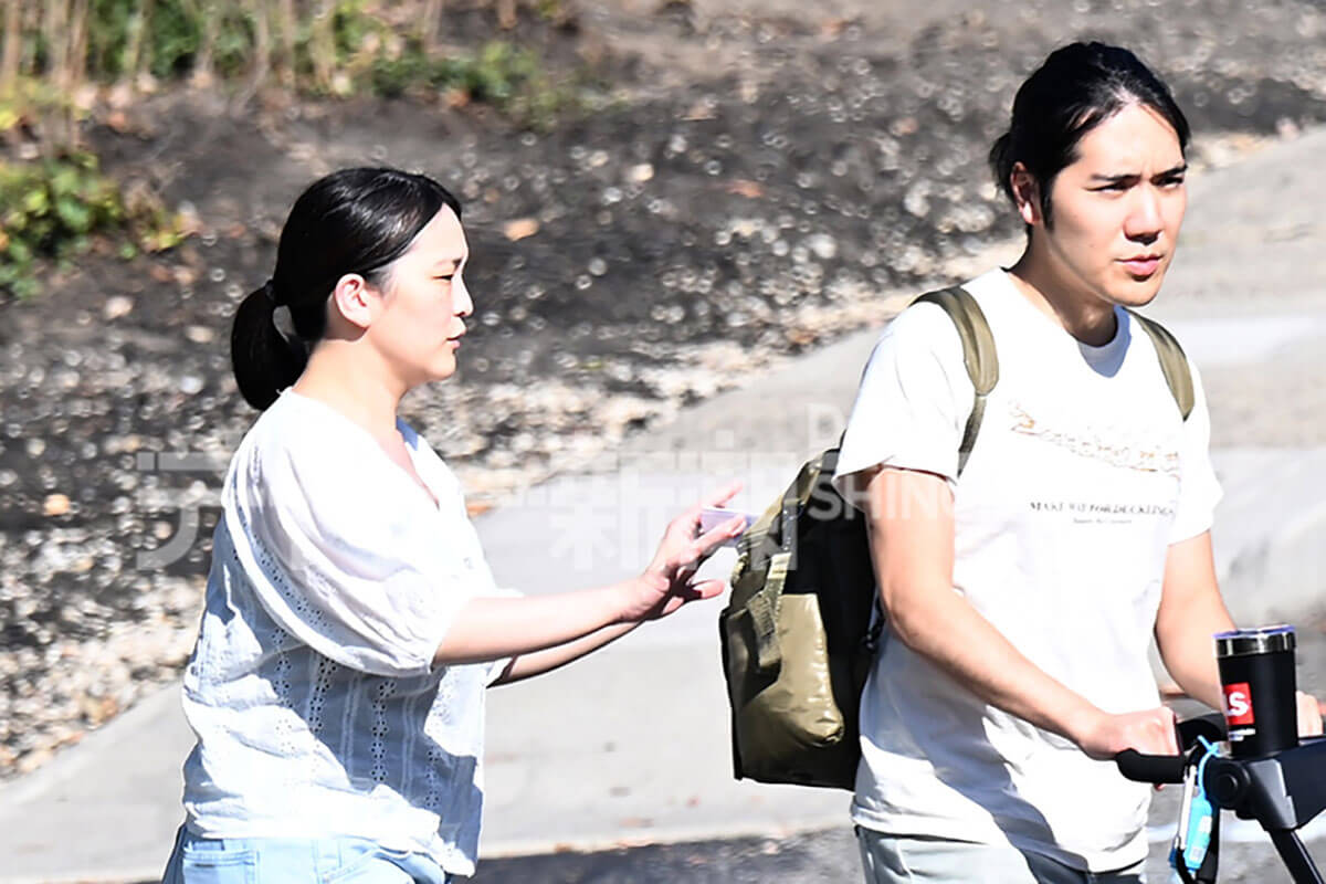 「懐事情が心配」報道を一蹴 「小室圭弁護士夫妻」が見せたこぼれんばかりの笑顔 | デイリー新潮