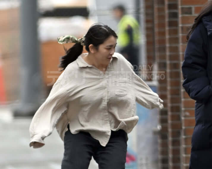 26年15号グラビア 小室夫妻_2