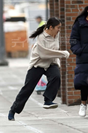 26年15号グラビア 小室夫妻_4