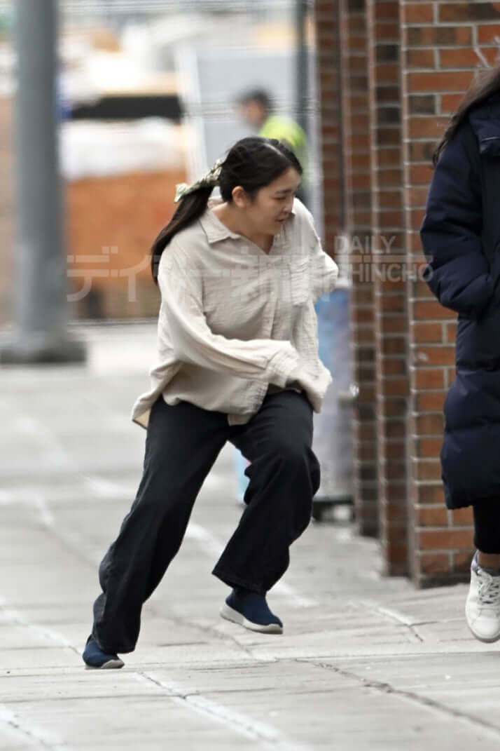 26年15号グラビア 小室夫妻_5