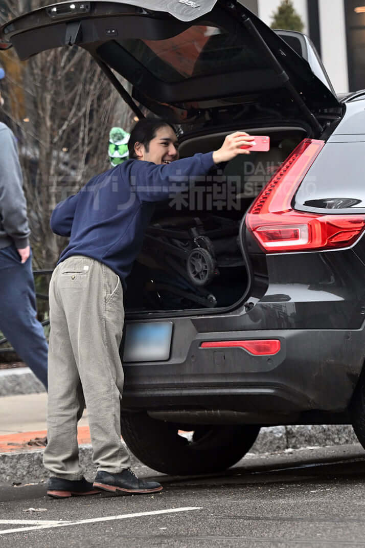 26年15号グラビア 小室夫妻_6