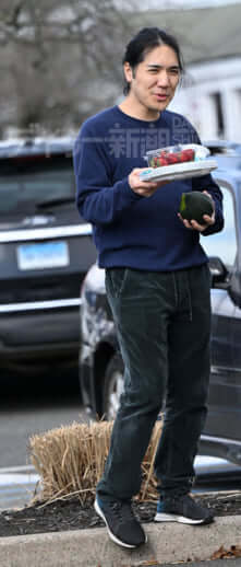 26年15号グラビア 小室夫妻_9