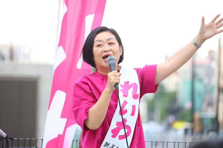 大石晃子、櫛渕万里