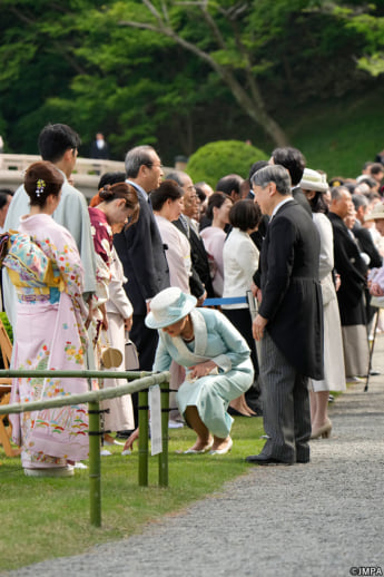 26年16号グラビア 園遊会_2
