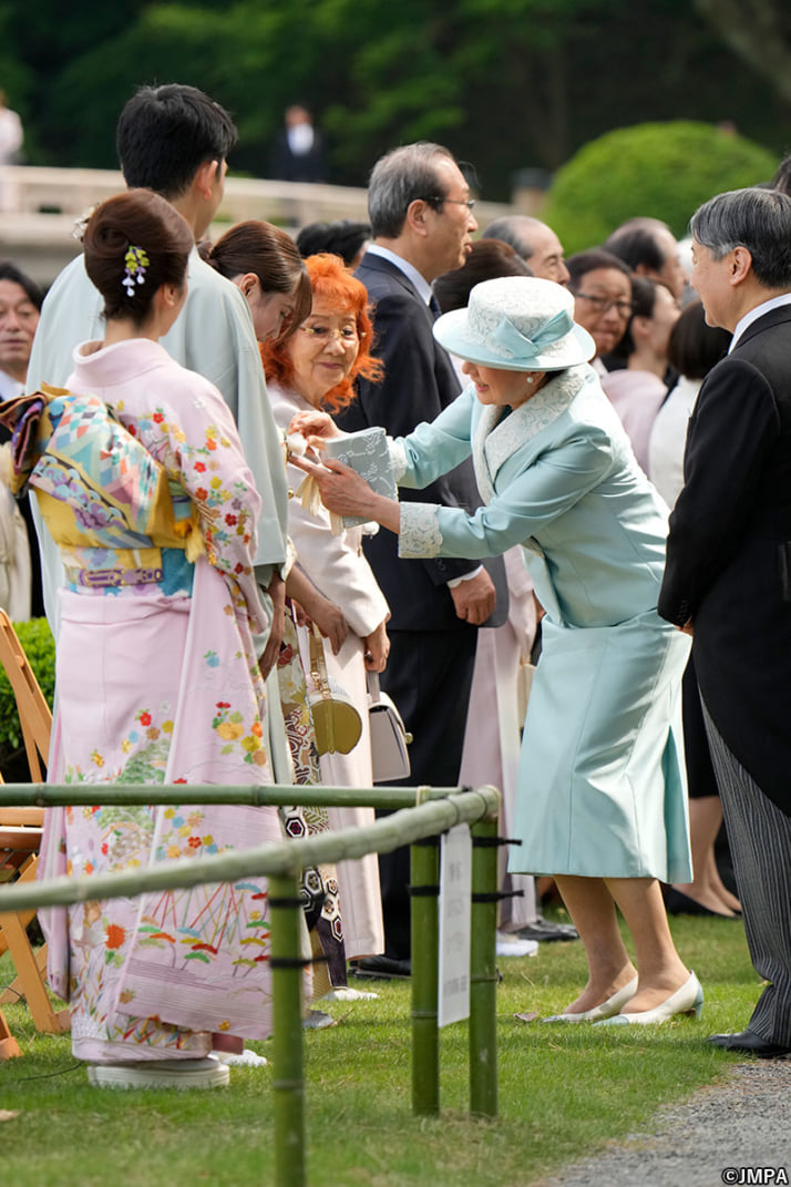 26年16号グラビア 園遊会_1