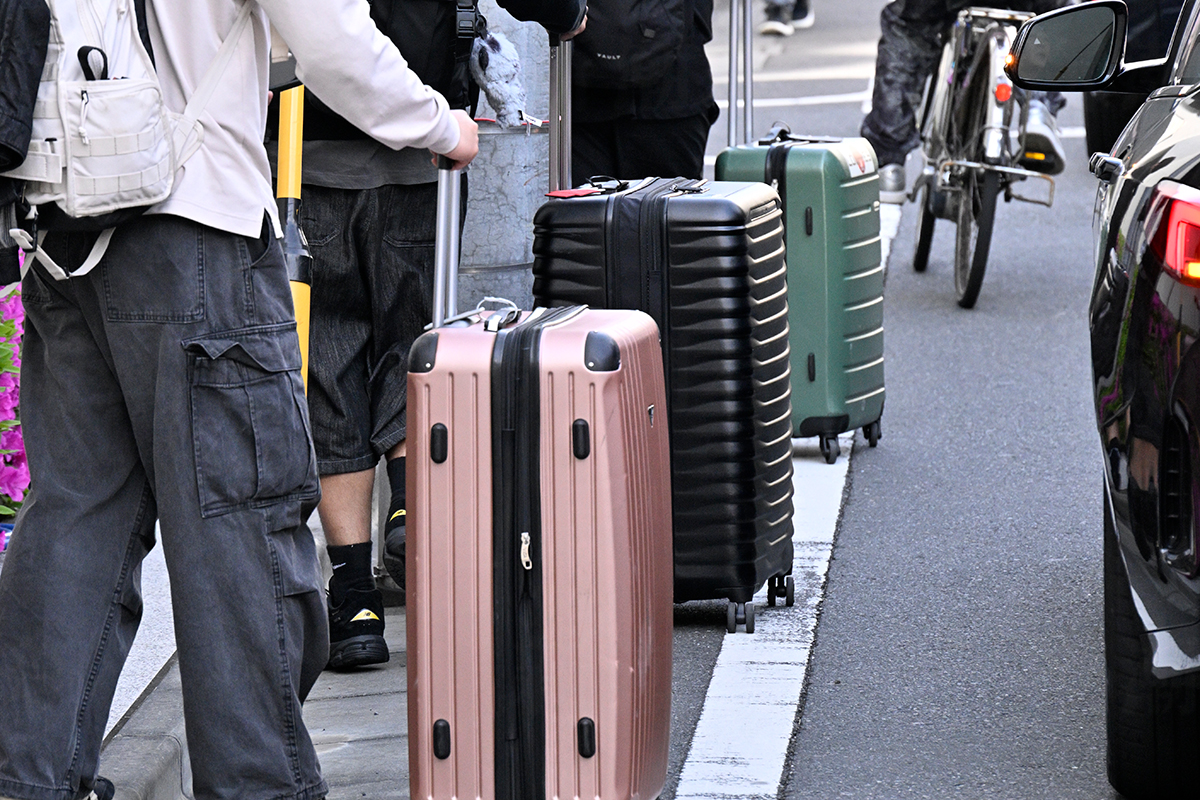 池袋で「スーツケース大量投棄」のナゾ　犯人は誰なのか…　住民は「1個や2個じゃない。知らぬ間に出てくる」（全文） | デイリー新潮