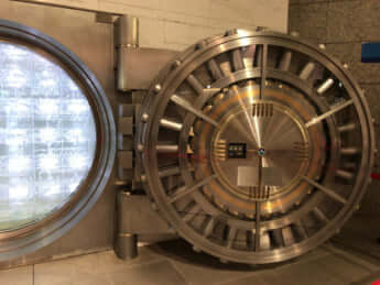 銀行の金庫