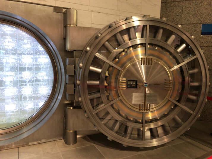 銀行の金庫