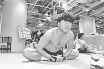 26年18号グラビア 鈴木光司_9