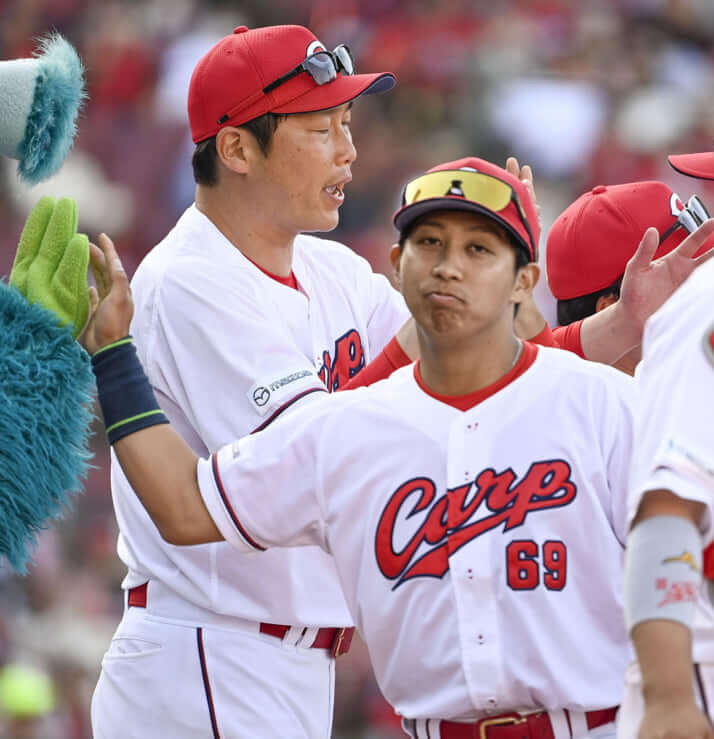 新井貴浩、羽月隆太郎