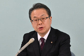 世耕弘成