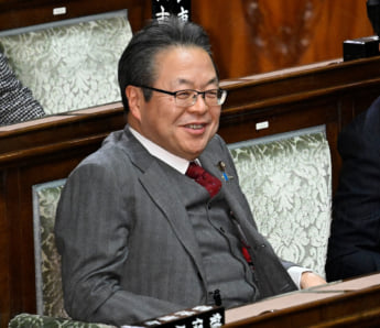 世耕弘成