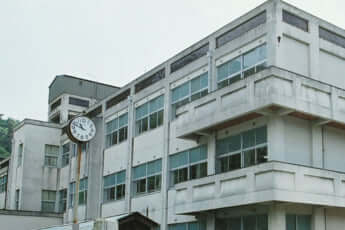 逮捕された男が勤務していた公立中学校