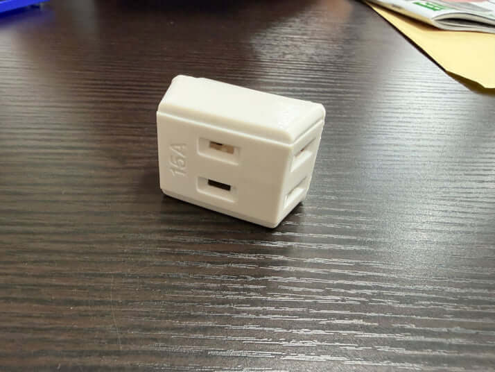 盗聴器が仕込まれたコンセント