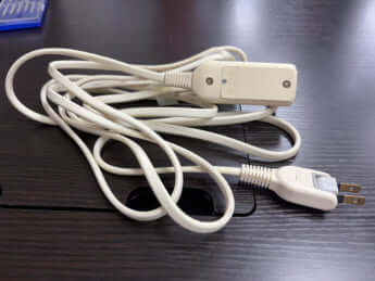 盗聴器が仕込まれた延長コード