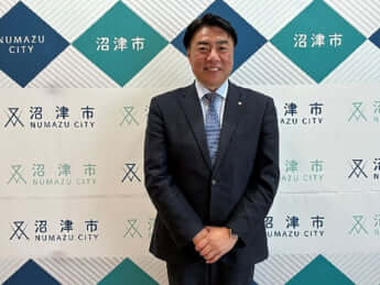 賴重秀一氏