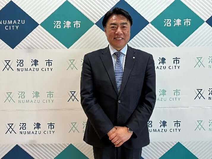 賴重秀一氏