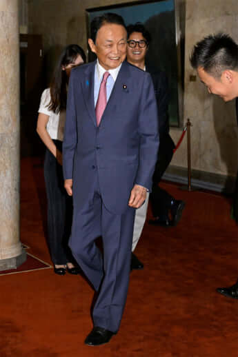 麻生太郎