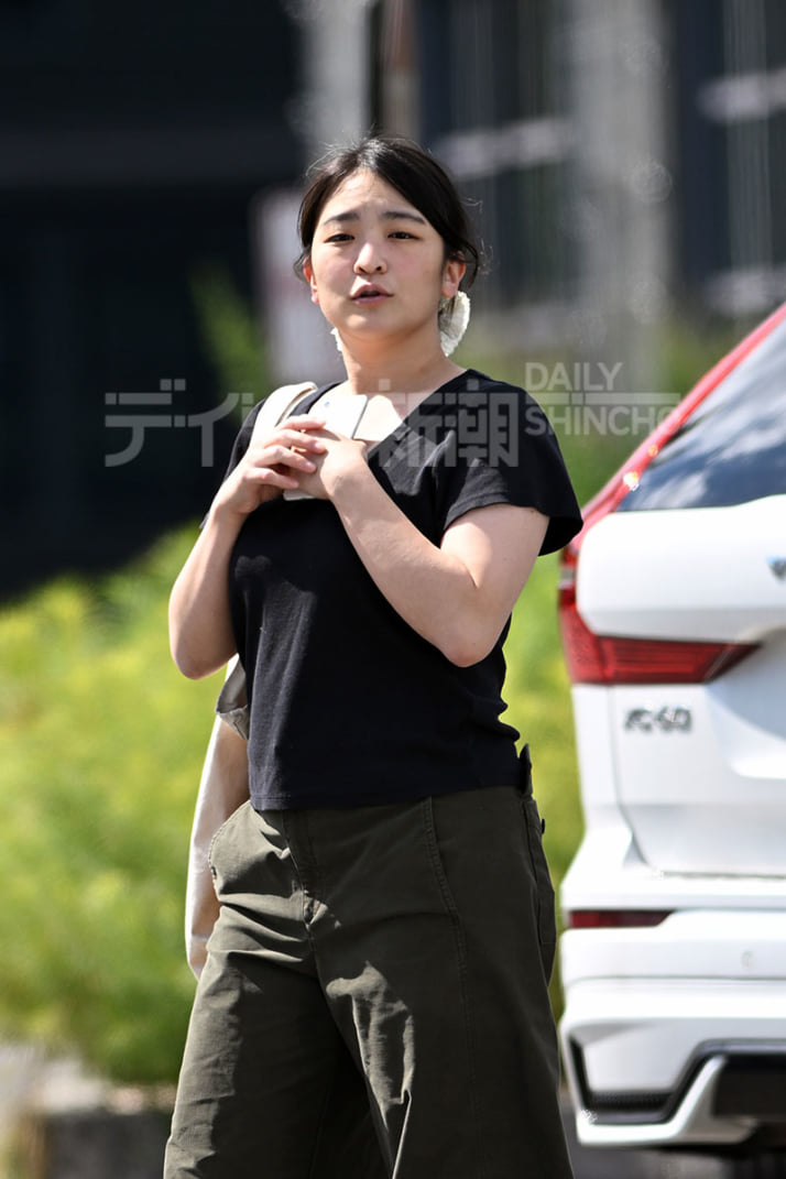 26年31号グラビア 眞子さん_1