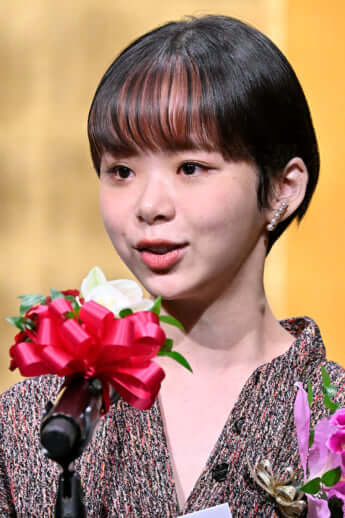 趣里