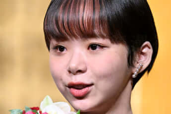 趣里（eye）