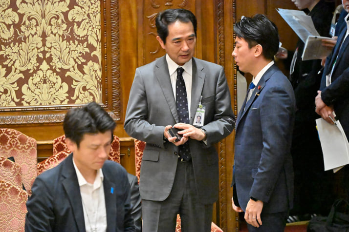 小泉進次郎、宇波弘貴