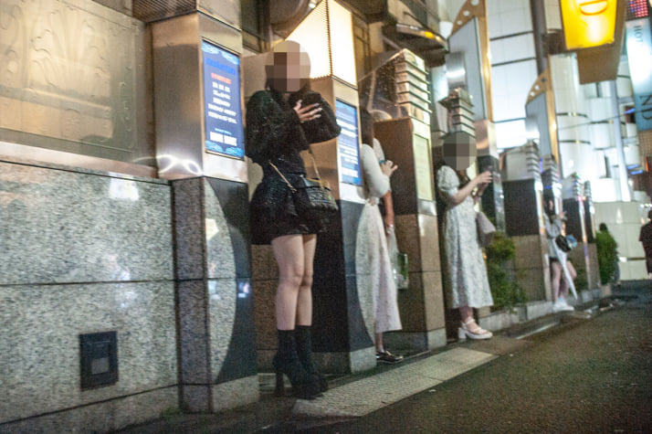 26年32号グラビア 立ちんぼ_6