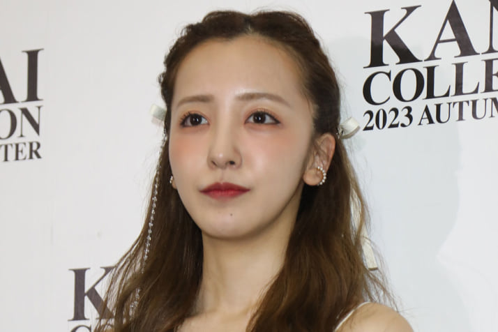 板野友美