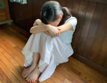 泣いている女の子イメージ