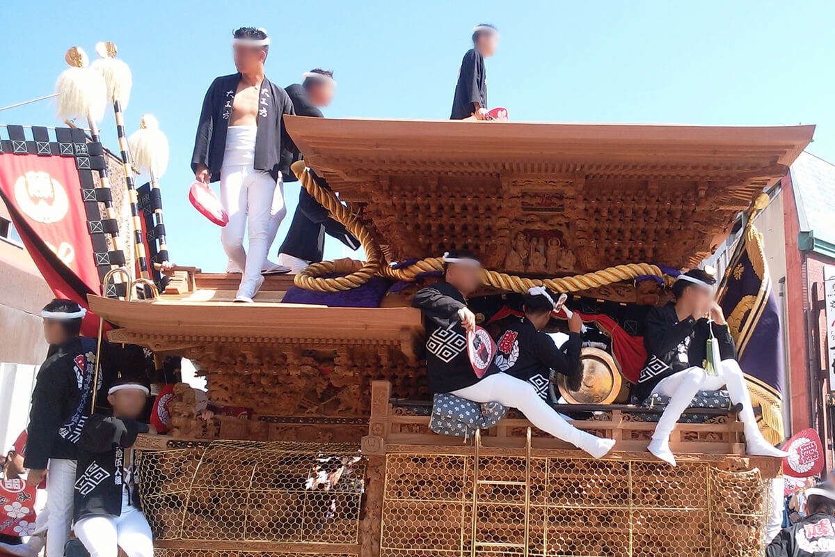 岸和田だんじり祭り世話人が明かす地元民の感覚「命を落とすことは格闘技と同じで自己責任」「私が屋根に乗る役で死んだら親はお詫び行脚すると思う」 | デイリー新潮