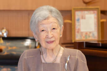 美智子さま（eye）