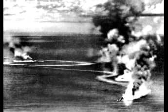 日本軍の空襲を受けるドーセットシャーとコーンウォール