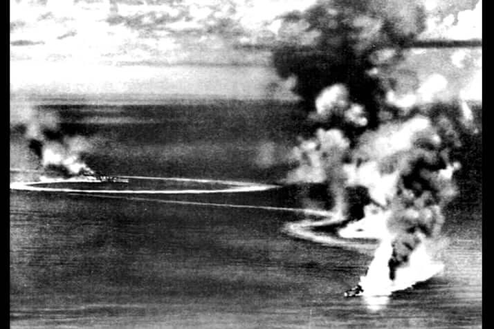 日本軍の空襲を受けるドーセットシャーとコーンウォール